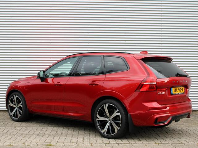 Volvo XC60 2.0 T8 Plug-in hybrid AWD Ultra Dark Automaat / Luchtvering Bowers & Wilkins / Trekhaak / Panoramadak / 21"velgen / Gelaagde zijruiten / Privacy Glass