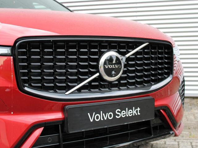 Volvo XC60 2.0 T8 Plug-in hybrid AWD Ultra Dark Automaat / Luchtvering Bowers & Wilkins / Trekhaak / Panoramadak / 21"velgen / Gelaagde zijruiten / Privacy Glass
