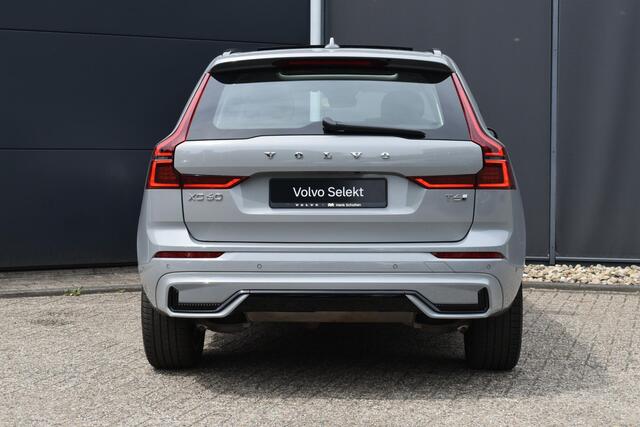 Volvo XC60 T6 Plug-in hybrid AWD Ultra Dark | Luchtvering | Trekhaak | Panoramadak | 360 graden camera | Head up display | Verwarmbare voorstoelen stuurwiel en achterbank | Adaptieve cruise control |
