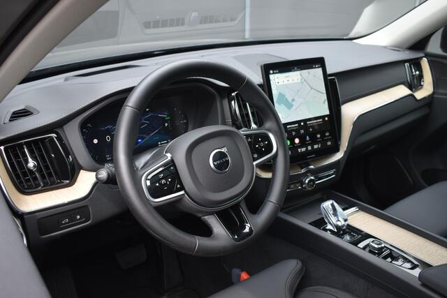 Volvo XC60 T6 Plug-in hybrid AWD Plus Dark | Allseason banden | Panoramadak | Trekhaak | 360 graden camera | Verwarmbare voorstoelen en achterbank | Head up display | Stoel-/Stuurwiel verwarming | Premium audio by Harman Kardon