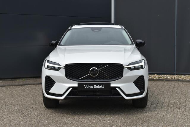 Volvo XC60 T6 Plug-in hybrid AWD Plus Dark | Allseason banden | Panoramadak | Trekhaak | 360 graden camera | Verwarmbare voorstoelen en achterbank | Head up display | Stoel-/Stuurwiel verwarming | Premium audio by Harman Kardon