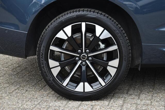 Volvo XC60 2.0 T6 Plug-in hybrid AWD Ultra Dark Allseason banden | Trekhaak | Headup display | Panoramadak\schuifdak | Stoel en stuurwarming | Elektrisch verstelbare stoelen met geheugen |