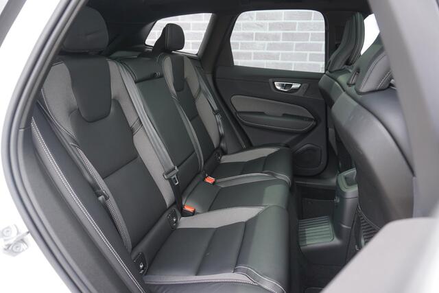 Volvo XC60 2.0 T6 Plug-in hybrid AWD Plus Dark | SOH:99% | Long Range | Google | Trekhaak | Panorama-schuifdak | Memory | Power Seat | Stoel/stuur verwarming | Standkachel | Camera |