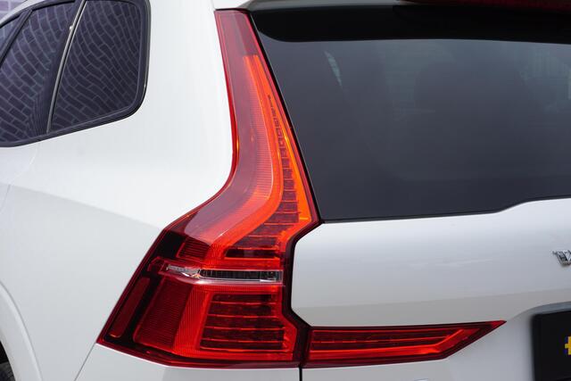 Volvo XC60 2.0 T6 Plug-in hybrid AWD Plus Dark | SOH:99% | Long Range | Google | Trekhaak | Panorama-schuifdak | Memory | Power Seat | Stoel/stuur verwarming | Standkachel | Camera |