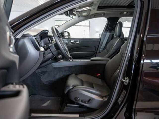 Volvo XC60 2.0 T8 Plug-in hybrid AWD Plus Dark (335kW/455PK) PANORAMA, LUCHTV, WINTER, HuD ** 1e EIG - Ex VOLVO) ** INFORMEER OOK NAAR ONZE AANTREKKELIJKE FINANCIAL-LEASE TARIEVEN **