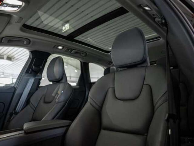 Volvo XC60 2.0 T8 Plug-in hybrid AWD Plus Dark (335kW/455PK) PANORAMA, LUCHTV, WINTER, HuD ** 1e EIG - Ex VOLVO) ** INFORMEER OOK NAAR ONZE AANTREKKELIJKE FINANCIAL-LEASE TARIEVEN **
