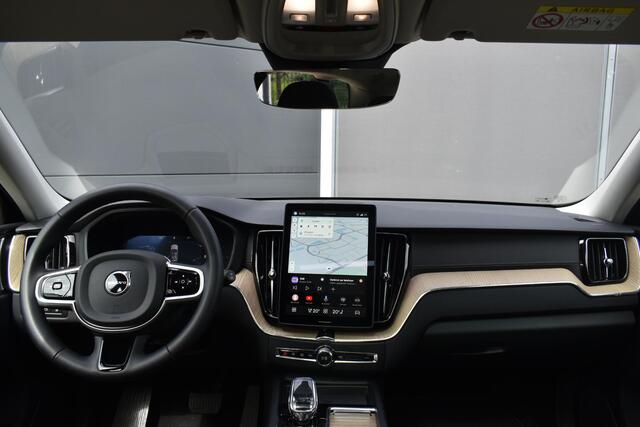Volvo XC60 T6 Plug-in hybrid AWD Ultra Dark | Trekhaak | Panoramadak | Head up display | 360 graden camera | Verwarmbare voorstoelen stuurwiel en achterbank | Premium audio by Harman Kardon |