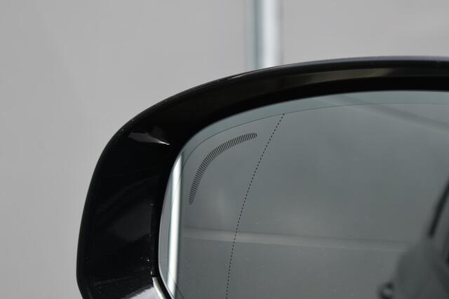 Volvo XC60 T6 Plug-in hybrid AWD Ultra Dark | Trekhaak | Panoramadak | Head up display | 360 graden camera | Verwarmbare voorstoelen stuurwiel en achterbank | Premium audio by Harman Kardon |
