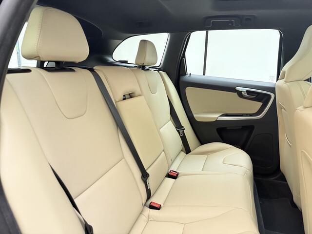 Volvo XC60 D4 191pk Automaat Polar+ / 1e Eig. / Niveauregeling / ACC / BLIS / Panoramadak / Afn. Trekhaak / Sportleder / Xenon / Elektr. Stoelen / Flippers / PDC + Camera / Verw. Voorruit /