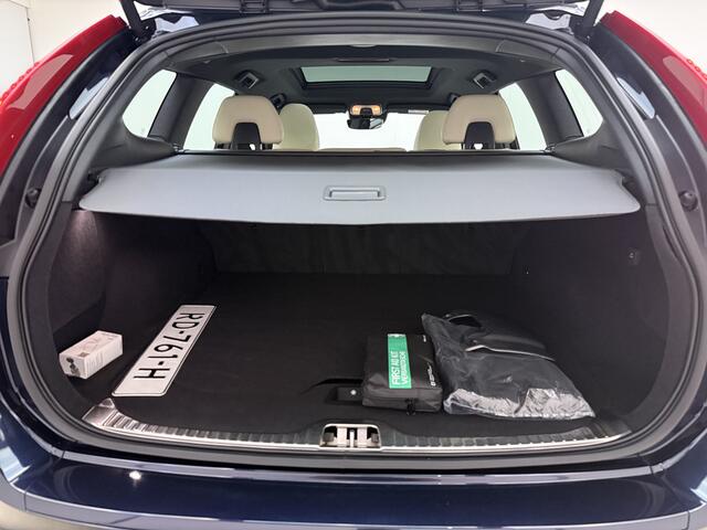 Volvo XC60 D4 191pk Automaat Polar+ / 1e Eig. / Niveauregeling / ACC / BLIS / Panoramadak / Afn. Trekhaak / Sportleder / Xenon / Elektr. Stoelen / Flippers / PDC + Camera / Verw. Voorruit /