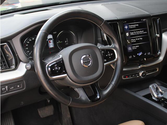 Volvo XC60 2.0 Recharge T8 AWD R-Design Panoramisch schuif/kantel dak, 360 Camera, Stoelverwarming, Harman/Kardon audio installatie, Navigatie