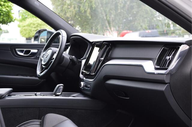 Volvo XC60 2.0 Recharge T8 AWD R-Design