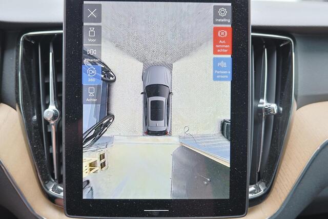 Volvo XC60 T6 Recharge AWD Plus Bright - Panorama/schuifdak - IntelliSafe Assist & Surround - 360º Camera - Harman/Kardon audio - Adaptieve LED koplampen - Verwarmde voorstoelen, stuur & achterbank - Parkeersensoren voor & achter - Elektr. bedienb. voorstoelen met g