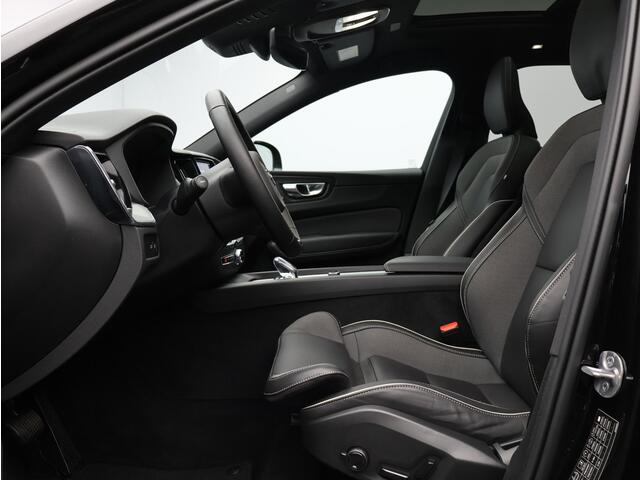 Volvo XC60 2.0 T8 Plug-in hybrid AWD Ultra Black Edition / Trekhaak / Luchtvering / Head-Up Display / Panoramadak / Harman Kardon / 360 Camera / Stoel+Stuurverwarming /