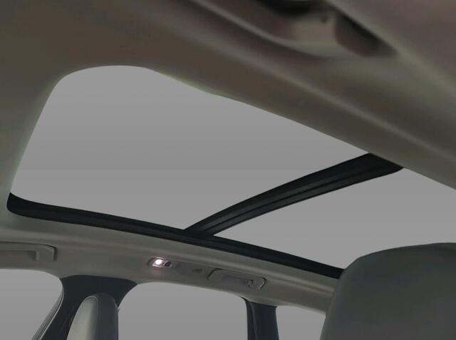 Volvo XC60 2.0 B5 Momentum Exclusive 1e-Eig. & Keurig-Onderh. BOVAG-Garantie. NL-Auto.