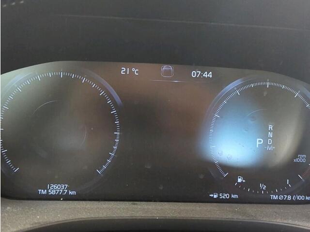 Volvo XC60 2.0 B5 Momentum Exclusive 1e-Eig. & Keurig-Onderh. BOVAG-Garantie. NL-Auto.