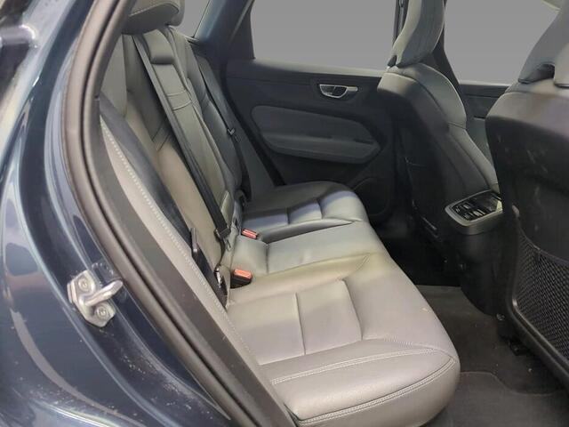 Volvo XC60 2.0 B5 Momentum Exclusive 1e-Eig. & Keurig-Onderh. BOVAG-Garantie. NL-Auto.