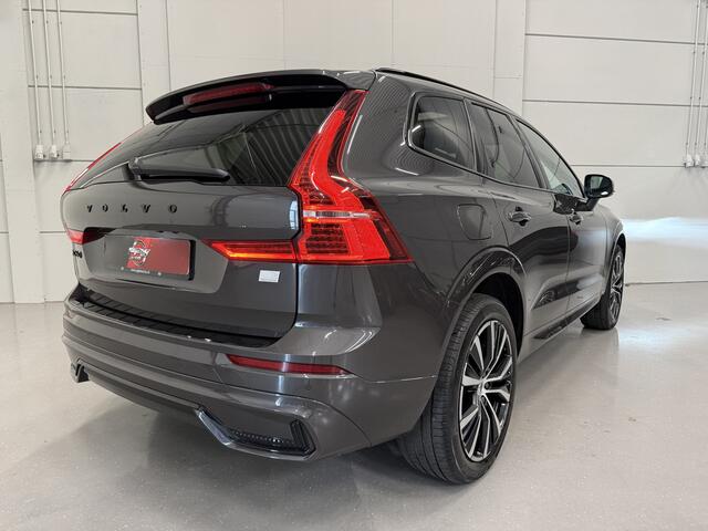 Volvo XC60 T6 Recharge AWD R-Design Long Range PLATINUM-GREY/PANO/TREKHAAK/20"/LEER-SPORT/ACC/PILOT-ASSIST/GOOGLE/2x MEMORY/BLACK-PACK/CRYSTAL-POOK/NET OH BEURT GEHAD BIJ VOLVO DEALER