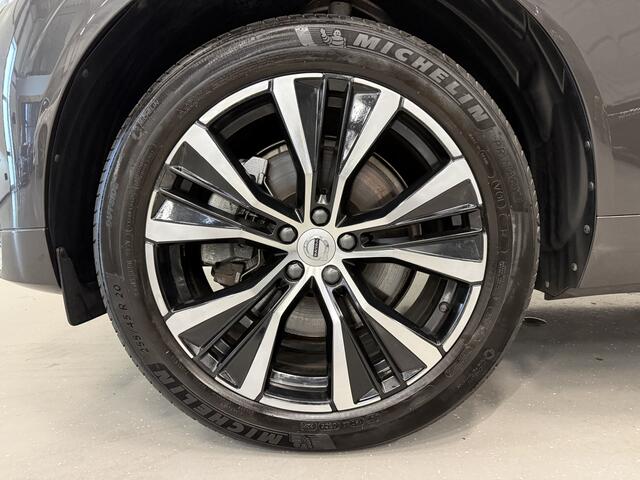 Volvo XC60 T6 Recharge AWD R-Design Long Range PLATINUM-GREY/PANO/TREKHAAK/20"/LEER-SPORT/ACC/PILOT-ASSIST/GOOGLE/2x MEMORY/BLACK-PACK/CRYSTAL-POOK/NET OH BEURT GEHAD BIJ VOLVO DEALER