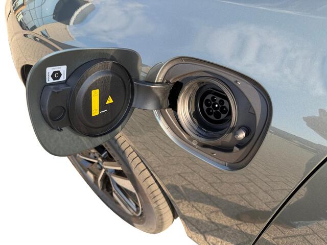 Volvo XC60 T8 Plug-in hybrid AWD Plus Dark | Panoramadak | Head-up display | 360 camera