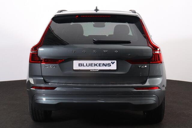 Volvo XC60 T6 Recharge AWD Essential -- IntelliSafe Assist & Surround - Achteruitrijcamera - Lederen bekleding - Verwarmde voorstoelen, stuur & achterbank - Parkeersensoren voor & achter - Extra getint glas - 19' LMV