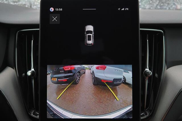 Volvo XC60 T6 Recharge AWD Essential -- IntelliSafe Assist & Surround - Achteruitrijcamera - Lederen bekleding - Verwarmde voorstoelen, stuur & achterbank - Parkeersensoren voor & achter - Extra getint glas - 19' LMV