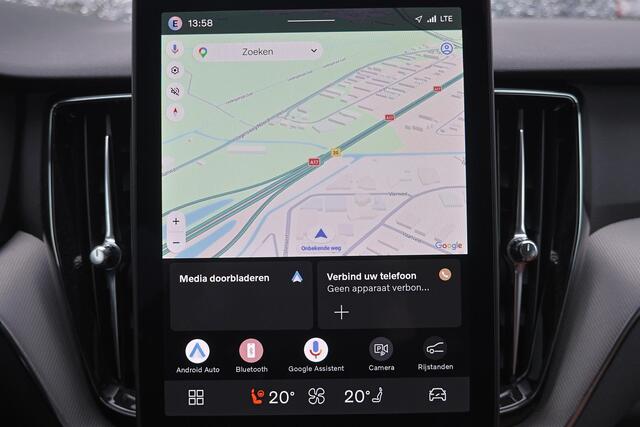Volvo XC60 T6 Recharge AWD Essential -- IntelliSafe Assist & Surround - Achteruitrijcamera - Lederen bekleding - Verwarmde voorstoelen, stuur & achterbank - Parkeersensoren voor & achter - Extra getint glas - 19' LMV