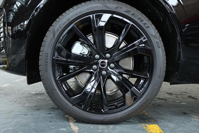 Volvo XC60 T8 Plug-in hybrid AWD Ultra Black Edition | Luchtvering | Bowers & Wilkins Premium Audio | Verwarmbare voorstoelen met massage en ventilatie | 360° Parkeercamera | Parkeersensoren voor + achter | Google Infotainment | Parkeerverwarming | Nieuw Model | Nap
