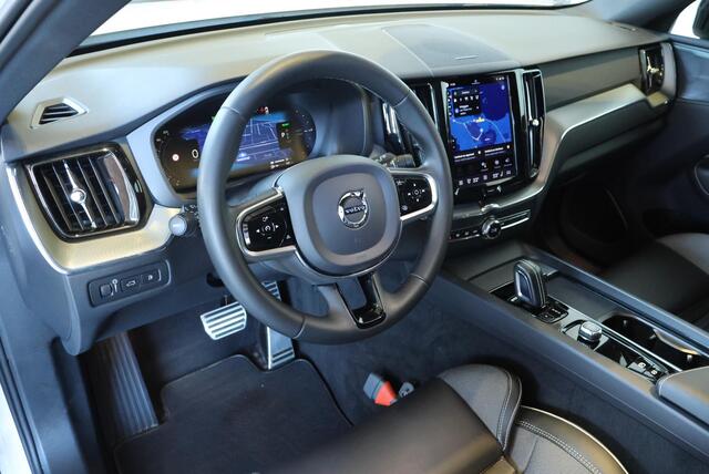 Volvo XC60 T8 Plug-in hybrid AWD R-Design Volvo XC60 T8 Recharge Automaat AWD R-Design | Panoramadak | Premium Harman Kardon audio | 360° Parkeercamera | Google Infotaiment | Adaptive Cruise Control | Elektrisch bedienbare voorstoelen | Volvo on Call