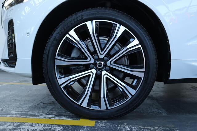 Volvo XC60 T8 Plug-in hybrid AWD R-Design Volvo XC60 T8 Recharge Automaat AWD R-Design | Panoramadak | Premium Harman Kardon audio | 360° Parkeercamera | Google Infotaiment | Adaptive Cruise Control | Elektrisch bedienbare voorstoelen | Volvo on Call