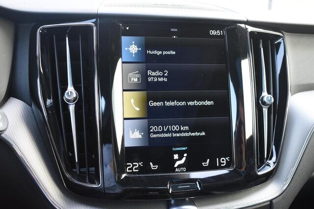 Volvo XC60 B4 197PK Automaat R-Design / Adaptive Cruise control / Elektrische stoelen / Best. stoel met geheugen / Elektrisch panorama schuif-/kanteldak / Stuurverwarming / Stoelverwarming / Achteruitrijcamera / Harman Kardon