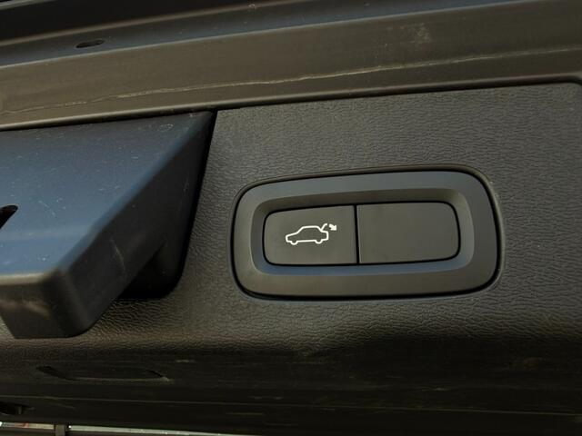 Volvo XC60 2.0 T4 R-Design 190 PK I Camera I Trekhaak I Stoelverwarming I Elektrische achterklep I Goed onderhouden