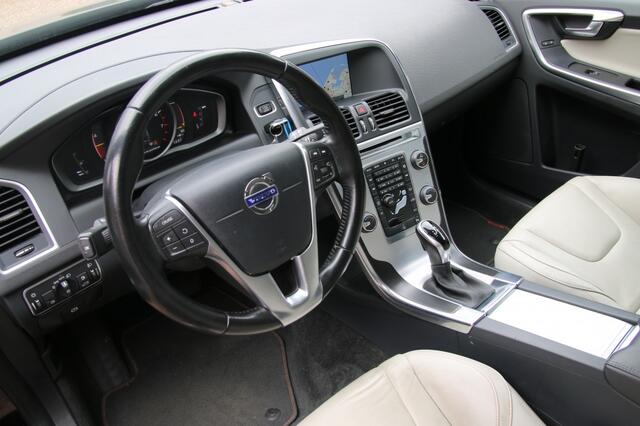 Volvo XC60 2.0 T5 FWD Ocean Race