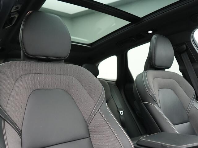Volvo XC60 T6 AWD R-Design LONG RANGE PHEV 350pk Dealer O.H. | Trekhaak Af Fabriek | Panodak | Adaptive Cruise | Camera | Harman / Kardon | Lederen Sportstoelen Memory & Verwarmd | Keyless | Stuur Verwarmd | Apple Carplay | Google Assistent | DAB | Plug In Hybrid |