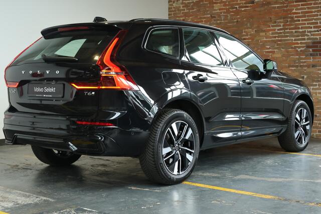 Volvo XC60 T6 Plug-in hybrid AWD Plus Dark | Head-Up display | Semi-Electrische Wegklapbare trekhaak | 360° Parkeercamera | Parkeersensoren voor + achter | Google infotainment | Parkeerverwarming | Panoramadak |