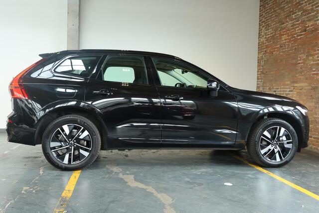 Volvo XC60 T6 Plug-in hybrid AWD Plus Dark | Head-Up display | Semi-Electrische Wegklapbare trekhaak | 360° Parkeercamera | Parkeersensoren voor + achter | Google infotainment | Parkeerverwarming | Panoramadak |