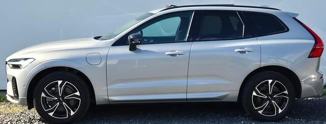 Volvo XC60 2.0 T6 PheV hybrid AWD Plus Dark Trekhaak - 360 Camera - 19" Wielen - Panoramadak - Lighting Pack - Alarm - Climate - Privacy Glass - Lederen bekleding - Power seats met memory - Achterbank verwarming - Telefoon lader - 2250 KG Trekgewicht