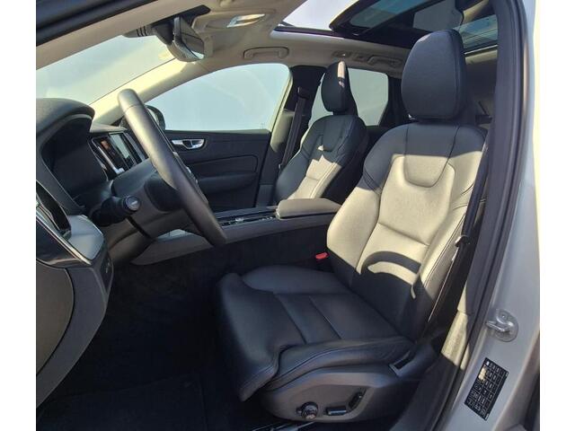 Volvo XC60 2.0 T6 PheV hybrid AWD Plus Dark Trekhaak - 360 Camera - 19" Wielen - Panoramadak - Lighting Pack - Alarm - Climate - Privacy Glass - Lederen bekleding - Power seats met memory - Achterbank verwarming - Telefoon lader - 2250 KG Trekgewicht
