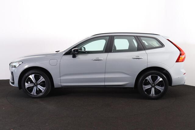 Volvo XC60 T6 Recharge AWD Plus Dark - Panorama/schuifdak - IntelliSafe Assist & Surround - 360º Camera - Verwarmde voorstoelen, stuur & achterbank - Parkeersensoren voor & achter - Elektr. bedienb. voorstoelen met geheugen - Draadloze tel. lader - Inklapbare trekha