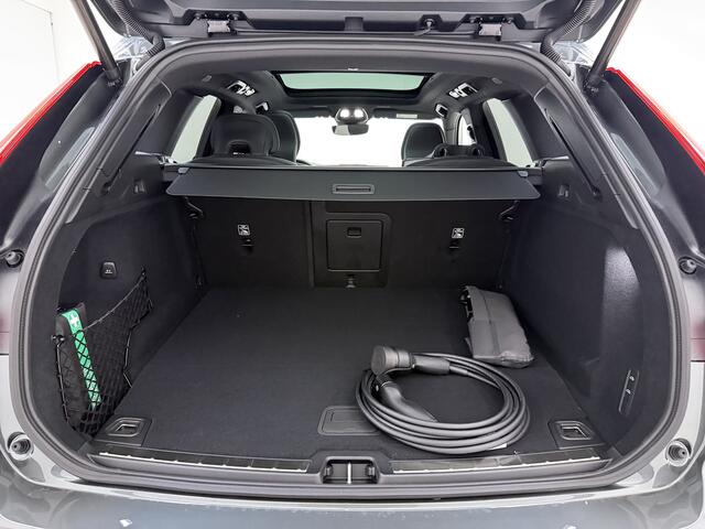 Volvo XC60 T8 406pk AWD Ultra - Dark Executive Edition / NIEUW / DIRECT LEVERBAAR / 22'' / STOELVENTILATIE / DUBBEL GLAS / CHARCOAL HEMEL / FOREST LAKE / MASSAGE /