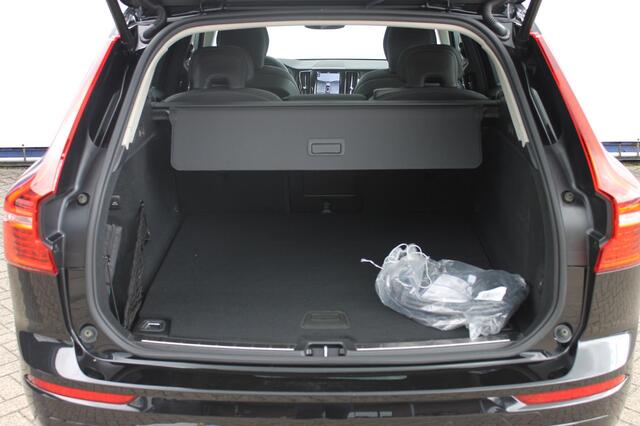 Volvo XC60 T8 455PK Automaat Plug-in hybrid AWD Plus Dark Adaptieve Cruise control / Semi elektrisch wegklapbare trekhaak / Google Infotainment / Panoramisch schuif-kanteldak