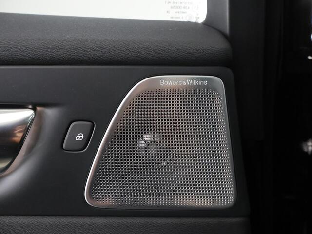 Volvo XC60 2.0 T6 Plug-in hybrid AWD Ultra Black Edition | Trekhaak Elektr. | Luchtvering | Bowers & Wilkins | Parkeercamera 360° | Stoelventilatie | Navigatie | Nappa Lederen Bekleding|