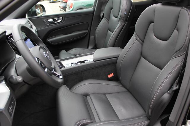Volvo XC60 T6 Recharge AWD Long Range 350PK Dark Google Infotainment / Elektrisch schuif-kanteldak / 22" lichtmetalen velgen / Stoelventilatie-verwarming voor / Stuurwielverwarming