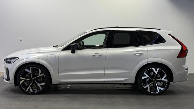 Volvo XC60 2.0 T8 AWD 335kW/456pk Aut8 Recharge Ultra Dark Excl. LUCHTVERING + BOWERS&WILKINS + PANORAMADAK + EL.TREKHAAK + DUBBEL GLAS + BLIS + HEAD-UP + PILOT ASSIST + V&A STOEL-&STUURVERWARMING + GOOGLE + STOELVENTILATIE&-MASSAGE + 360 CAMERA + 22" LM-VELGEN!!