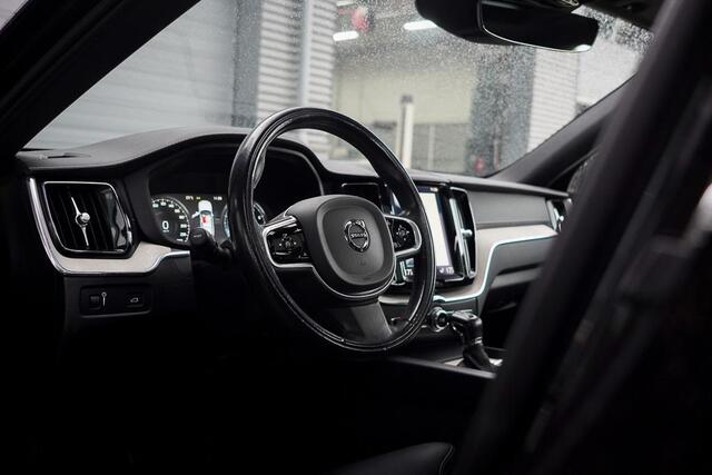 Volvo XC60 2.0 T5 AWD Inscription / Pano / Adaptive Cruise / Trekhaak