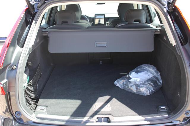 Volvo XC60 T6 350PK Automaat Plug-in hybrid AWD Plus Dark Google infotainment / Semi elektrisch wegklapbare trekhaak / Elektrisch bedienbare voorstoelen met geheugen / All seasonbanden