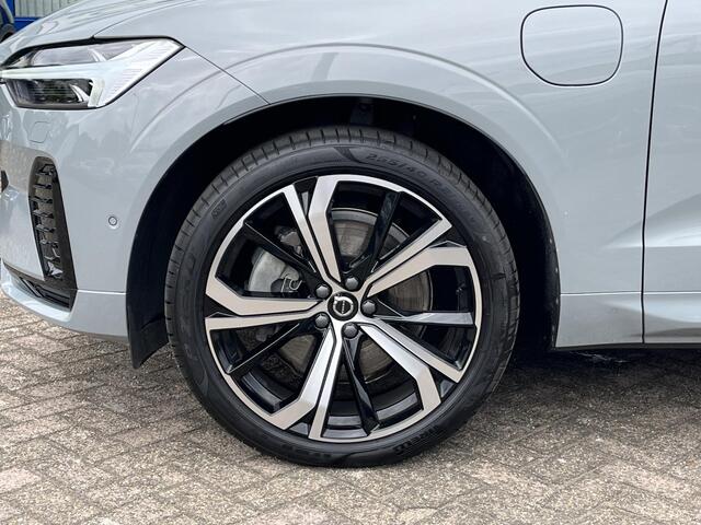 Volvo XC60 2.0 T8 Plug-in hybrid AWD Ultra Dark | Luchtvering, Trekhaak, 360° Camera, PANO, 21 inch velgen, Lift modus, zeer luxe!