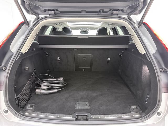 Volvo XC60 T6 350PK AWD Ultimate Dark / Long range / Luchtvering / HUD / Panorama dak / Trekhaak /