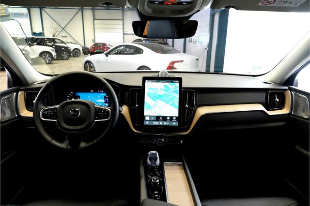 Volvo XC60 2.0 T8 AWD 335kW/456pk Aut8 Recharge Ultra Bright Executive LUCHTVERING + BOWERS&WILKINS + EL.TREKHAAK + PANORAMADAK + BLIS + HEAD-UP + PILOT ASSIST + STOELVERWARMING/-VENTILATIE/-MASSAGE + ADAPT.CRUISE + 360 CAMERA + STUURVERWARMING + 21" LM-VELGEN!