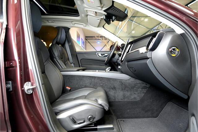 Volvo XC60 2.0 T8 AWD 335kW/456pk Aut8 Recharge Ultra Bright Executive LUCHTVERING + BOWERS&WILKINS + EL.TREKHAAK + PANORAMADAK + BLIS + HEAD-UP + PILOT ASSIST + STOELVERWARMING/-VENTILATIE/-MASSAGE + ADAPT.CRUISE + 360 CAMERA + STUURVERWARMING + 21" LM-VELGEN!